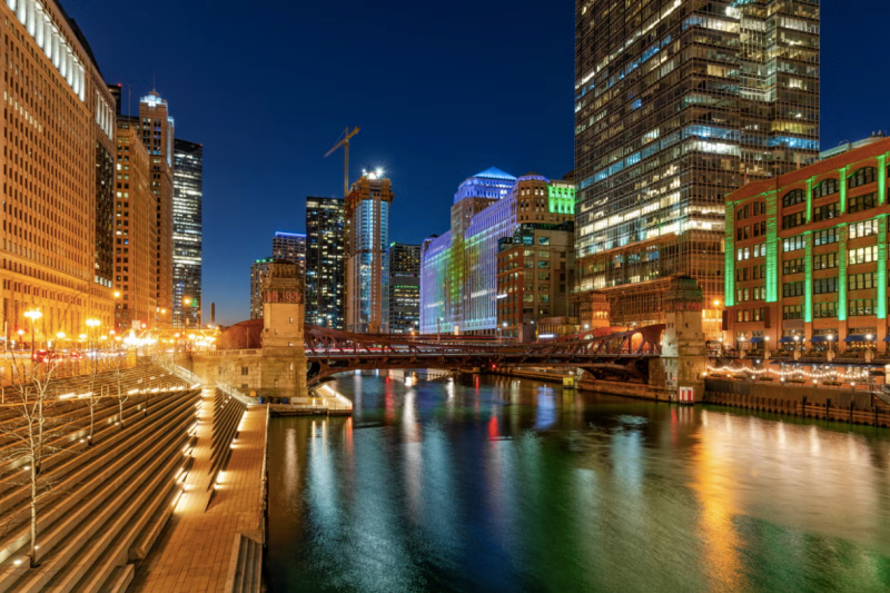 Chicago River à noite